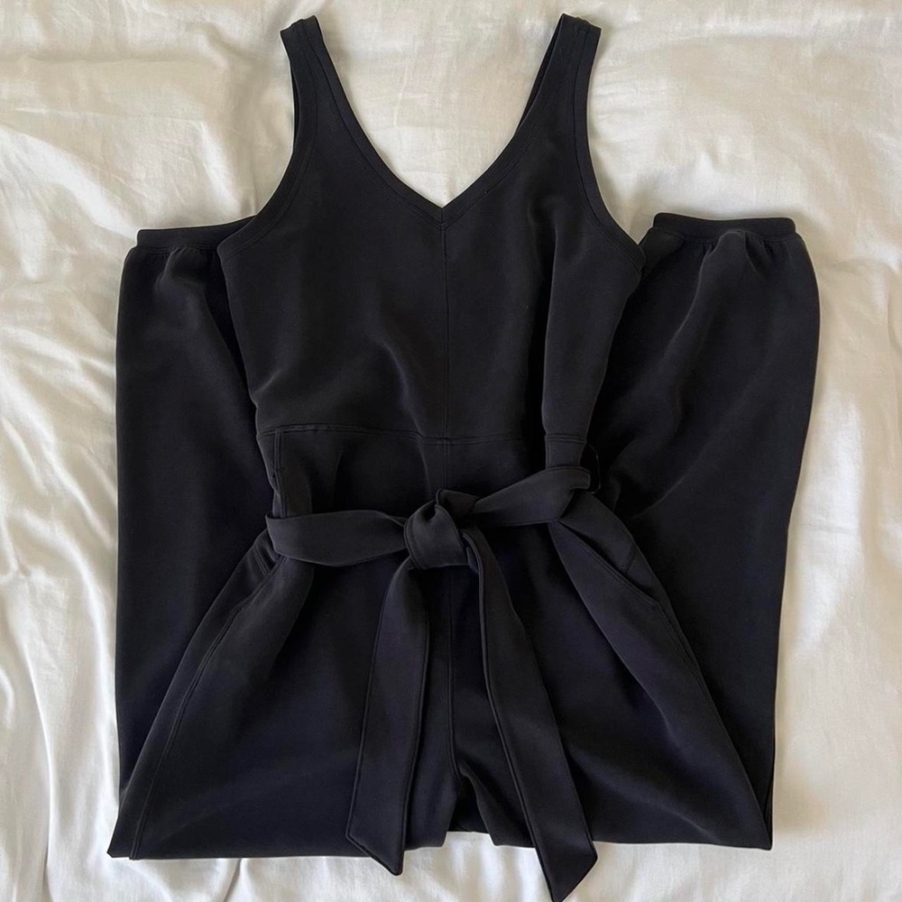 lululemon ease of it all jumpsuit in black • size 8 full length